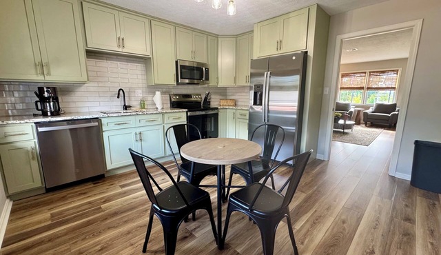 Parkside On Main. nDowntown Bardstown.n2 KING BEDS. nWALK TO EVERYTHING!