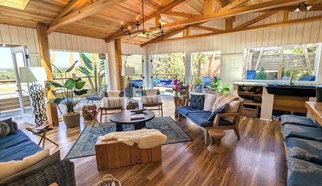 Parkside Penthouse-Epic POOL+Kayak+SUP+Lake+River+SWIM+HIKE+BIKE=City