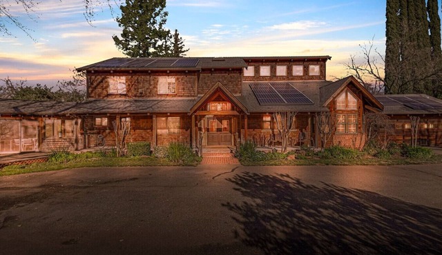 Parkside Place/Amazing Location/One Of A Kind!