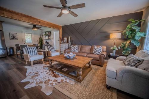 Parkside Place Entire Home in Acworth
