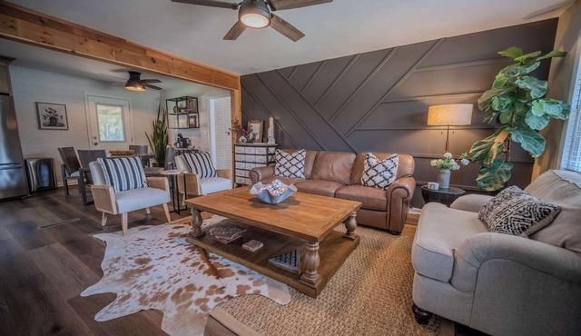 Parkside Place: Spacious 3BR Home with Game Room & Grill