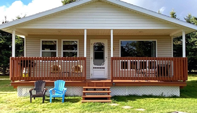 Parkside Superior Cottage - King Bed & Two Double Beds, Short Walk to the Beach