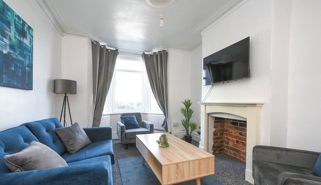 Parkside Victorian 3 bedroom house | 10mins town centre