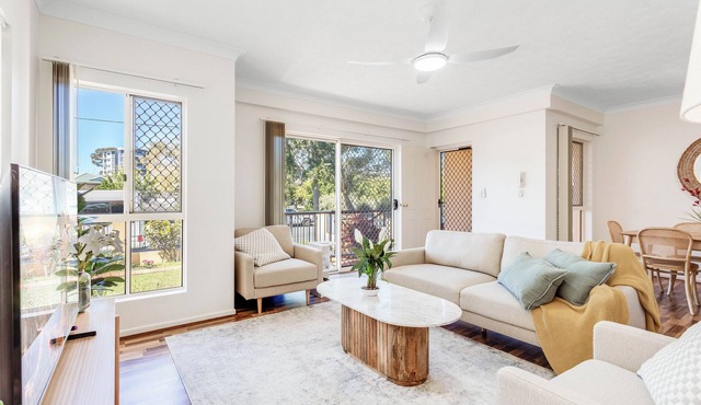 "Parkside Villa on the Creek"