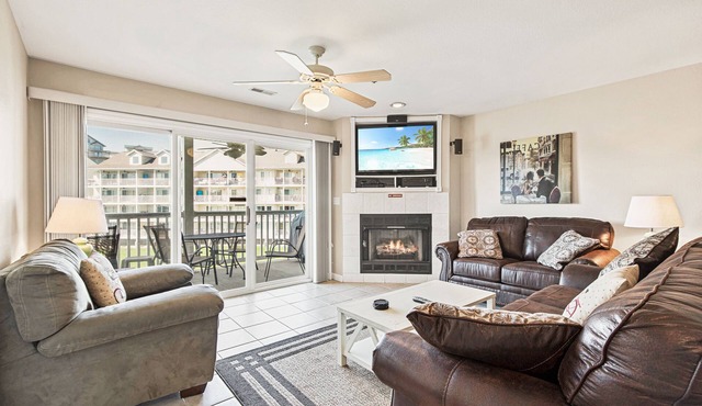 Parkview Bay Condo Overlooks Pool & Lake, Great Location Near Mall, Free Wi-Fi!