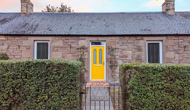 Parkview Cottage - Beautiful terraced bungalow with cosy fireplace