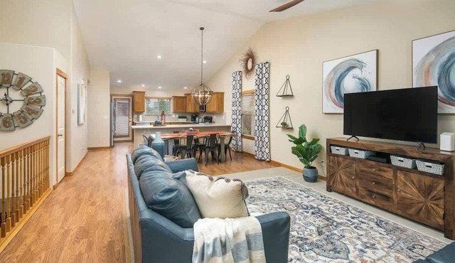 Parkview Retreat · Quiet Family Comfort - 4 Bed & 3 Full Bath