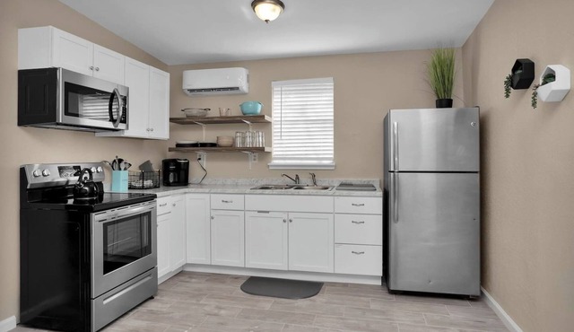 Parkway Apartment 3BR · 3-Br Guesthouse on 6 Peaceful Acres