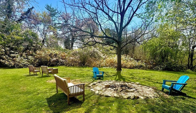 Parkway, fall colors, hiking, biking, shopping, hot tub, fire pit, downtown