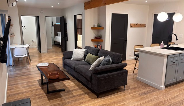 Parkway Grove on the Ave. of the Giants, 3 Bedroom w/Spa Showers & pvt hot tub