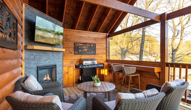 Parkway Paradise w Private Hot Tub