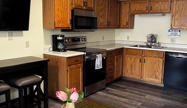 ParkWay Yellowstone Guest HousenYellowstone Riverside studio #6