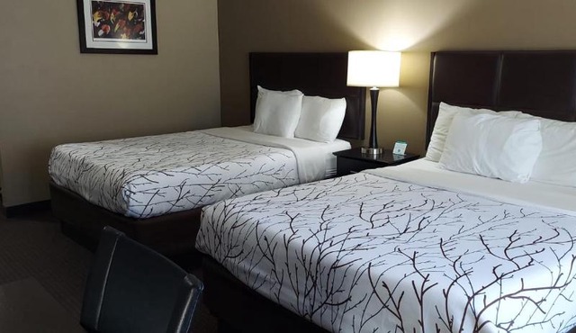 Parkwood Inn & Suites
