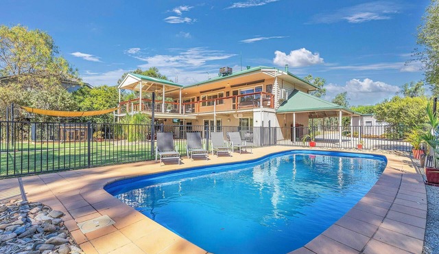 Paro's Landing - Riverfront Holiday Home Echuca