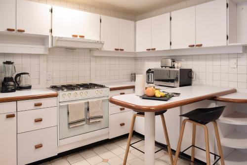 PARQUE MEXICO 1 PMX 4BRM 3BTH COOLEST FLAT IN THE HEART OF Condesa