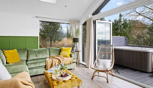 Parracombe Lodge- Hot tub and Free Parking