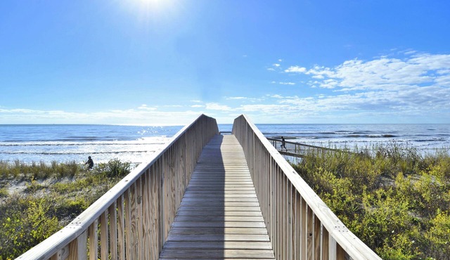 Parrot Paradise by Ryson Vacation Rentals
