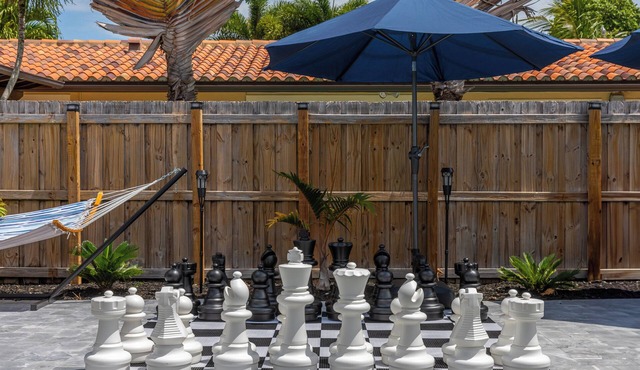 Parrot Paradise Retreat Pool Giant Chess