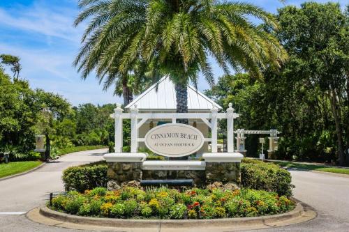 Parrots Paradise Oceanfront Ocean View Villa, Huge Balcony Two Amazing Resort Pools