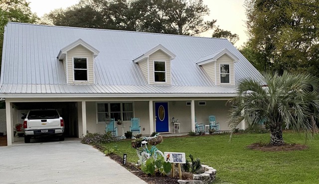 Parrott’s Landing: Be at Home By the Sea, Relaxing with Family and Friends