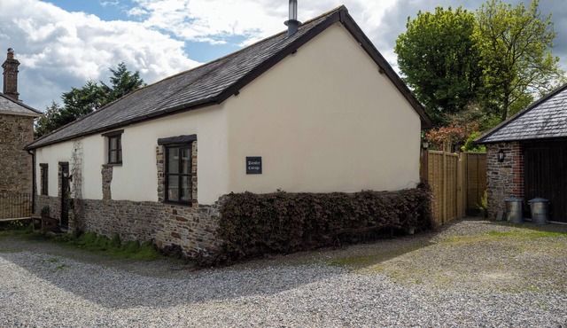 PARSLEY COTTAGE, pet friendly, with open fire in Halwill Junction