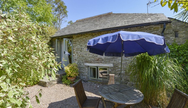 PARSONAGE FARM COTTAGE, family friendly in Newton Ferrers