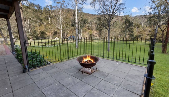 Parsons Flat River Barn - Enjoy a world of adventure or unwind on the porch