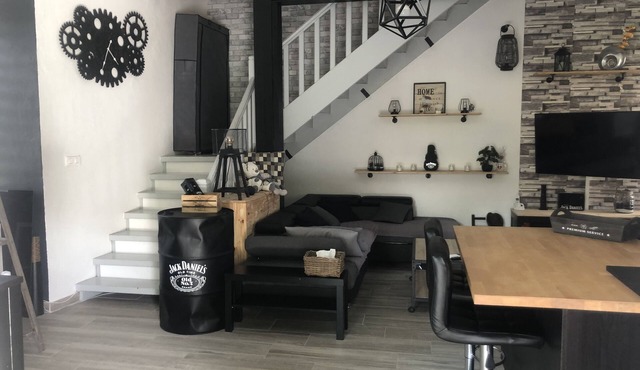 Part of a part of a mas in the middle of vineyards and close to the village