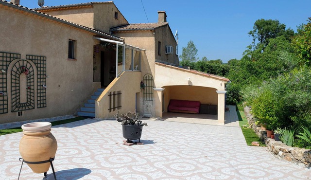 part of villa on the ground floor next to a vineyard