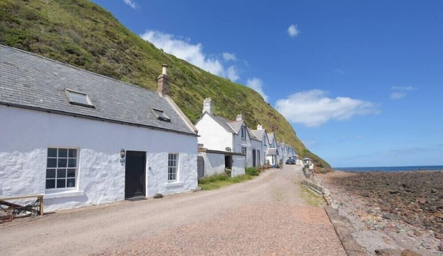 PARTAN COTTAGE, with a garden in Lower Burnmouth