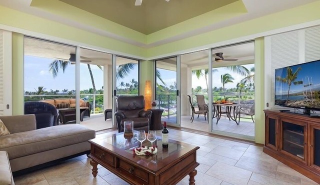 Partial Ocean Views, Top Floor. Beach Gear Included. Vista Waikoloa A304
