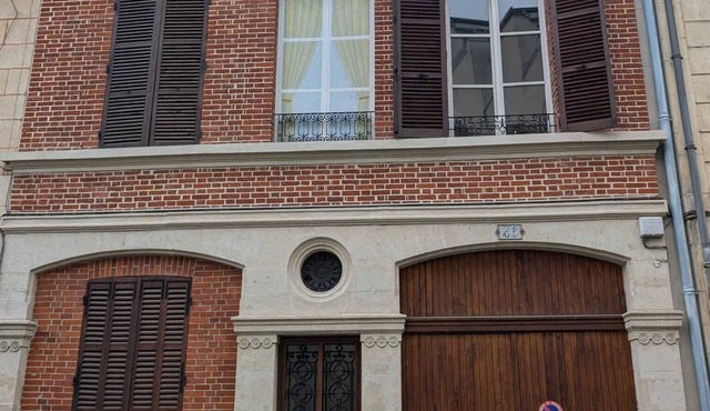 Particulier rémois proche Cathédrale avec parking et terrasse