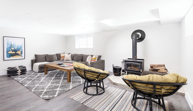 Partridge Hill | Consecon | 4 Bedrooms | Pool