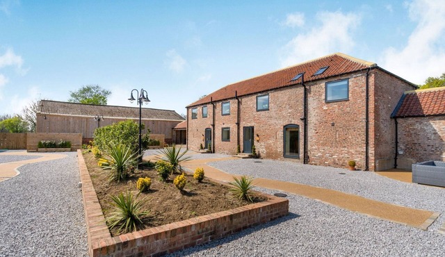 PARTRIDGE PLACE, pet friendly, with hot tub in Burton Pidsea