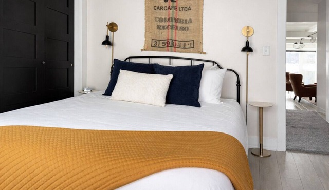 `Party on Pine` Pontoon & HotTub