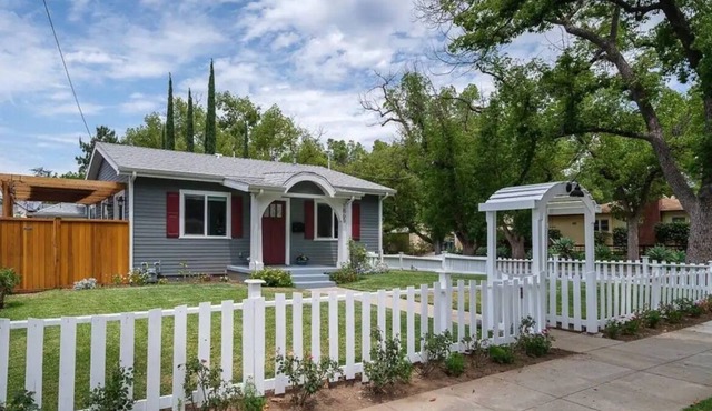 Pasadena Beautiful Front House w/ Free Parking