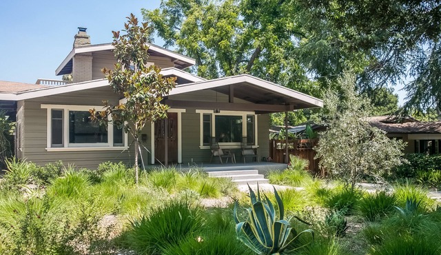 Pasadena Bungalow in Historic Bungalow Heaven, 10 minutes from the Rose Bowl