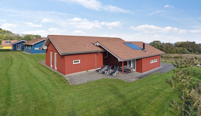 "Pascal" - 600m from the sea by Interhome