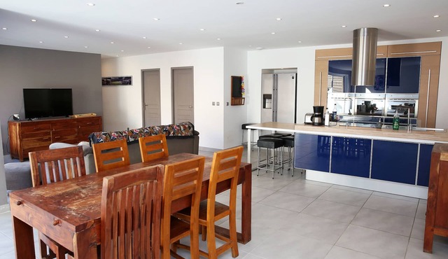 Pasino Bright apartment + furnished patio 35m²,WIFI,Parking included, 8 pers, N°7