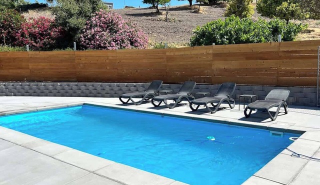 PaSO PaNORAMA-Swimming Pool, Hot Tub, & Views