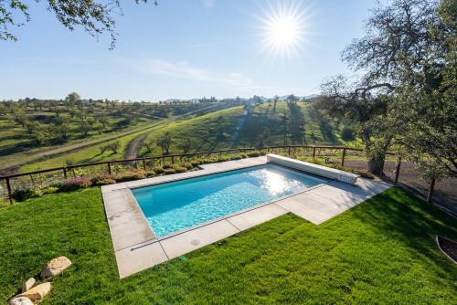Paso Robles Wine Country Stay, Pool and Views