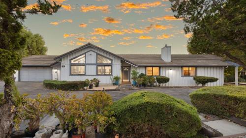Paso Vista Bella by AvantStay Luxe Group Escape w Wine Country Views