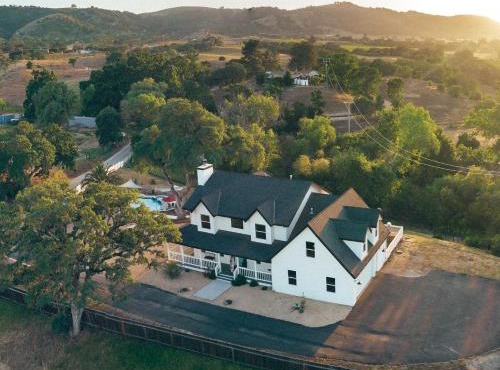 Paso Wine Country Farmhouse with Pool, Spa, Game Room