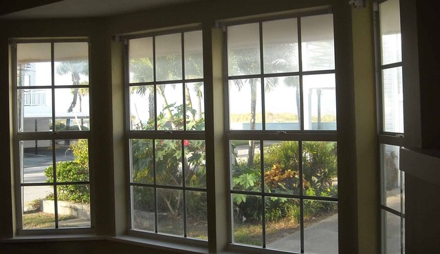 Pass A Grille Cozy Cottage with Beach and Bay View