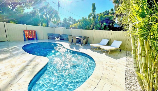 Pass-A-Grille Luxury Pool Sleeps 10