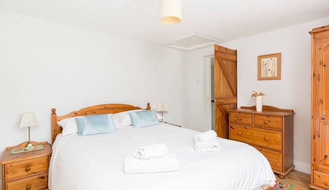 Pass the Keys | Conventional and Homely 3Bed in Alderminster