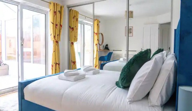 Pass the Keys | Renovated family home | Conservatory | Garden