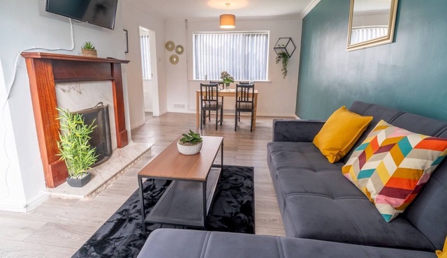 Pass the Keys | Beautiful 6 Guest Home with free parking