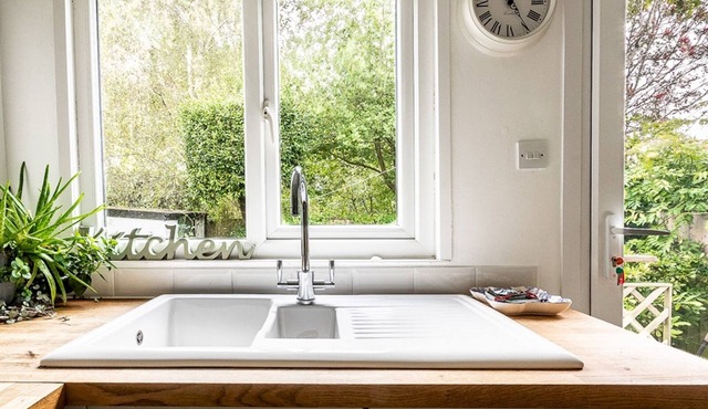 Pass the Keys | Bright, comfortable 3 bed home with garden & parking