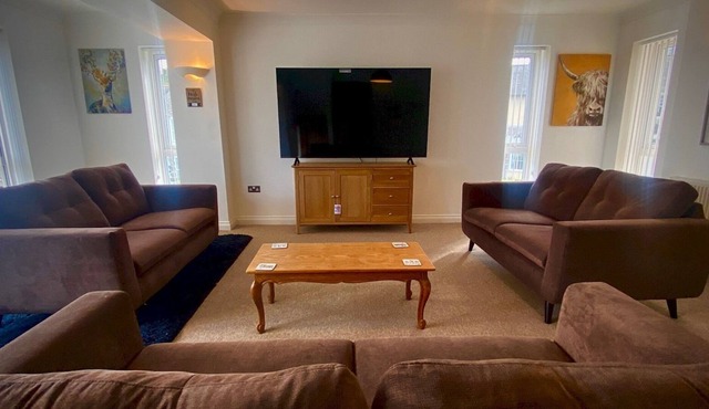 Pass the Keys | 1 Warwick Close Babbacombe 4 bedroom with Lovely Decking Furniture